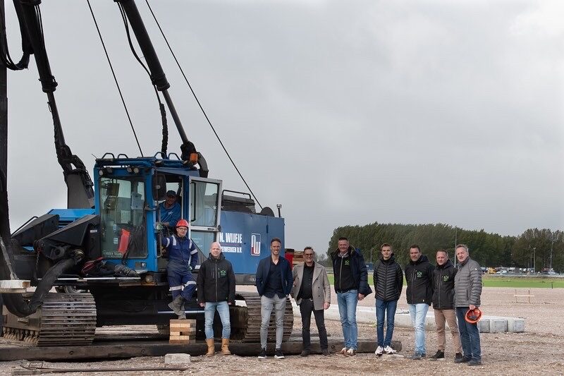 Nieuwbouw bedrijfspand van Daan Kromhout & Zn. in Rijsenhout, gebouwd door LBH Bouw: het team bij de start van de bouw