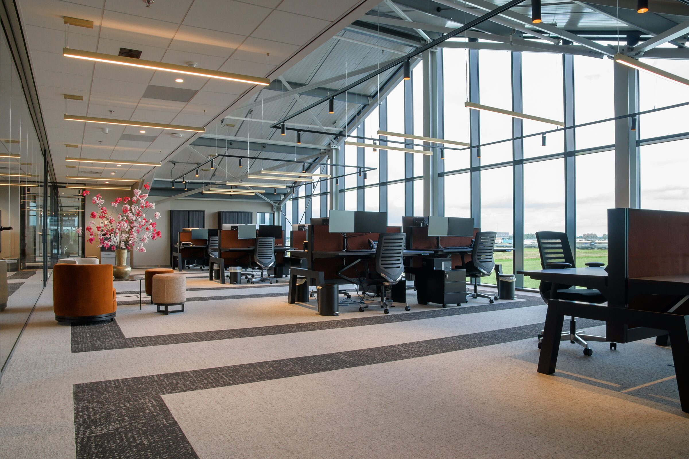 Nieuwbouw bedrijfspand van Daan Kromhout & Zn. in Rijsenhout, gebouwd door LBH Bouw: kantoorruimte