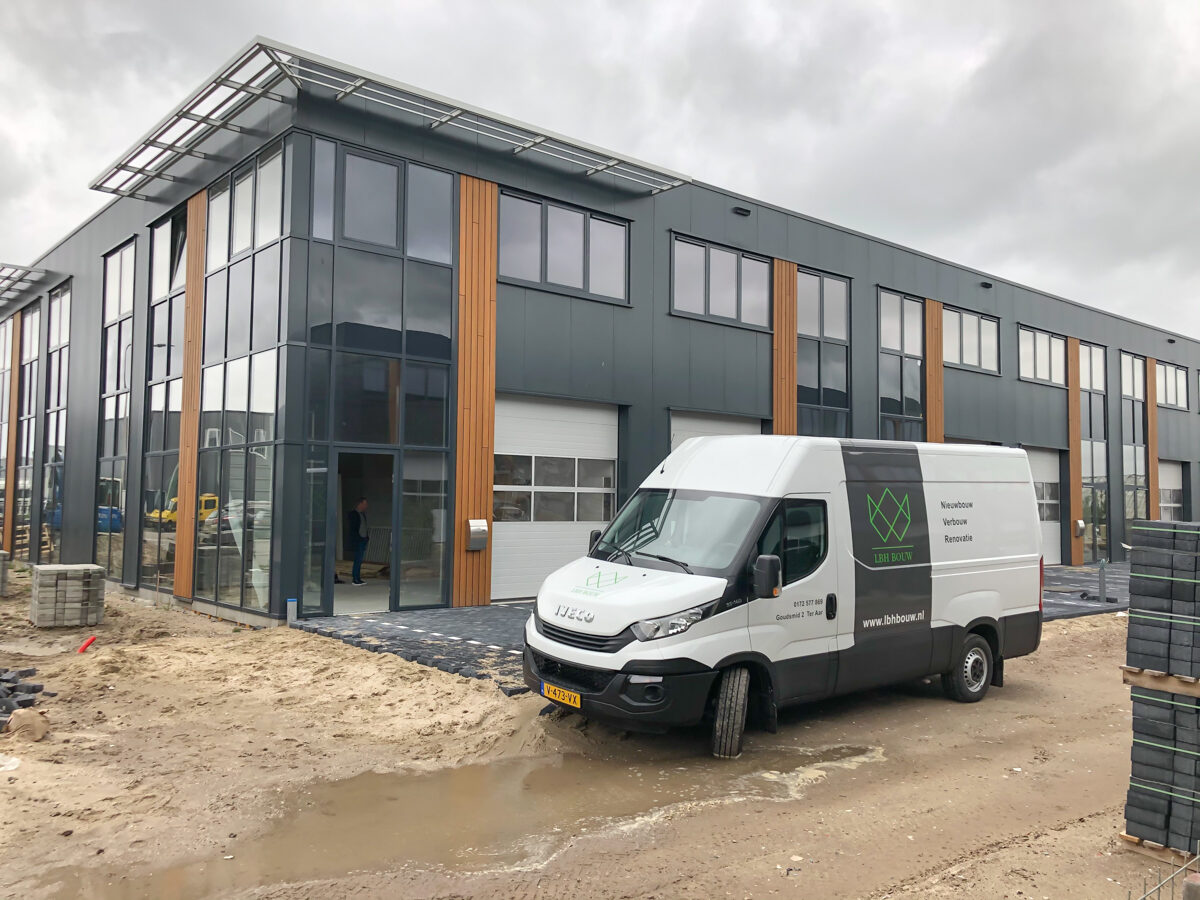 Fotostudio in een bedrijfsruimte, gerealiseerd door LBH Bouw: het pand tijdens de bouw
