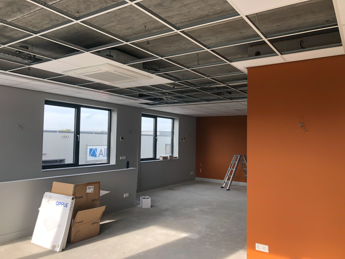 Fotostudio in een bedrijfsruimte, gerealiseerd door LBH Bouw: afbouw van de verdieping