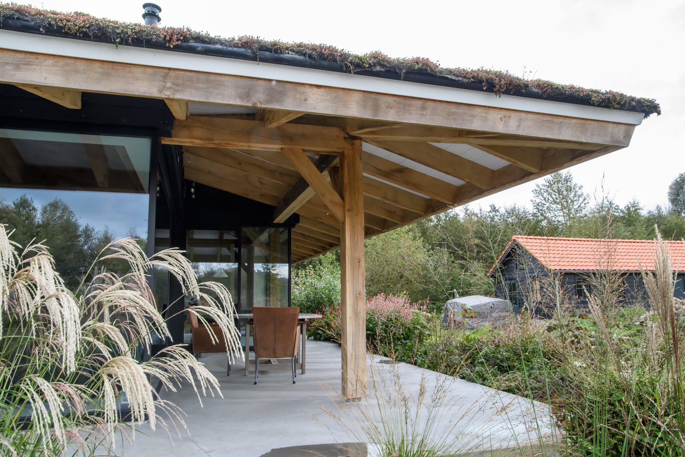Luxe villa in Nieuwkoop, gebouwd door LBH Bouw: veranda