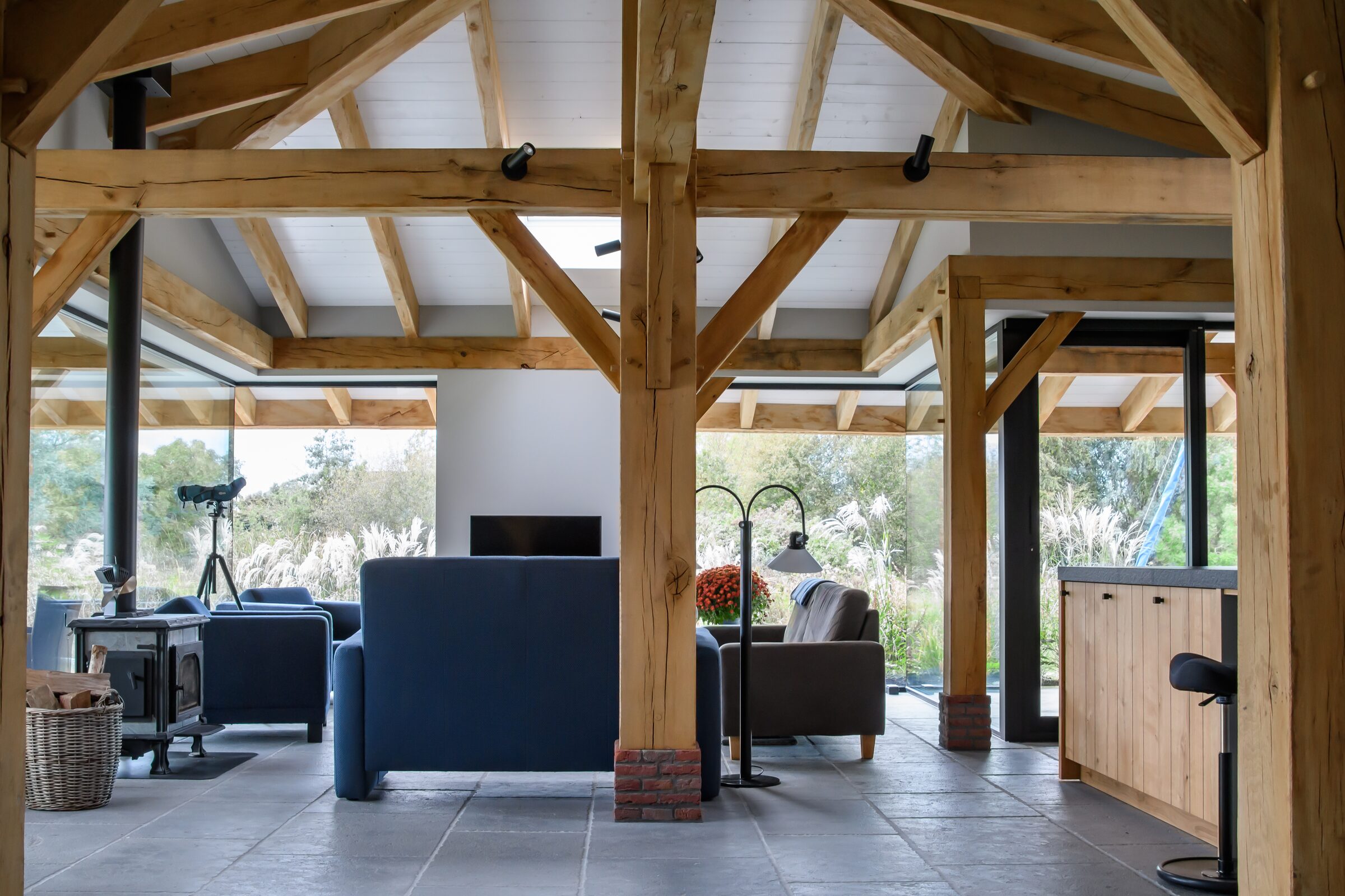 Luxe villa in Nieuwkoop, gebouwd door LBH Bouw: woonkamer