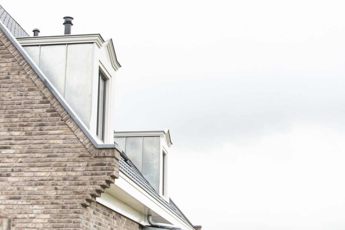 Vrijstaande woning met dakkapellen, gebouwd door LBH Bouw: detail van de dakkapellen