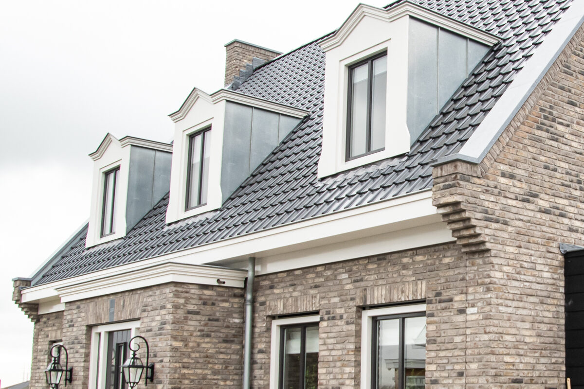 Vrijstaande woning met dakkapellen, gebouwd door LBH Bouw: dakkapellen aan de voorzijde