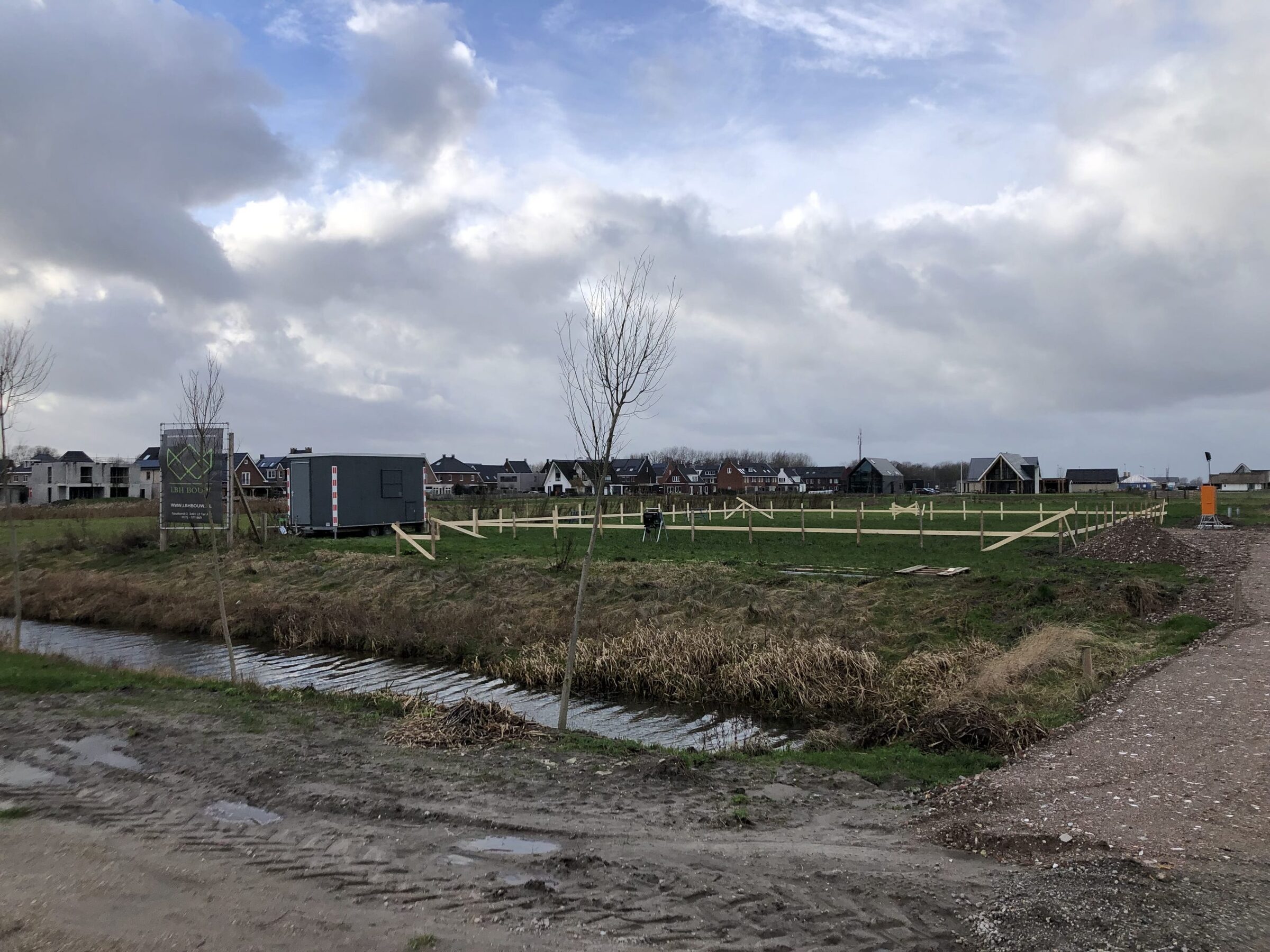 Vrijstaande woning in Langeraar, gebouwd door LBH Bouw: de bouwkavel aan het water